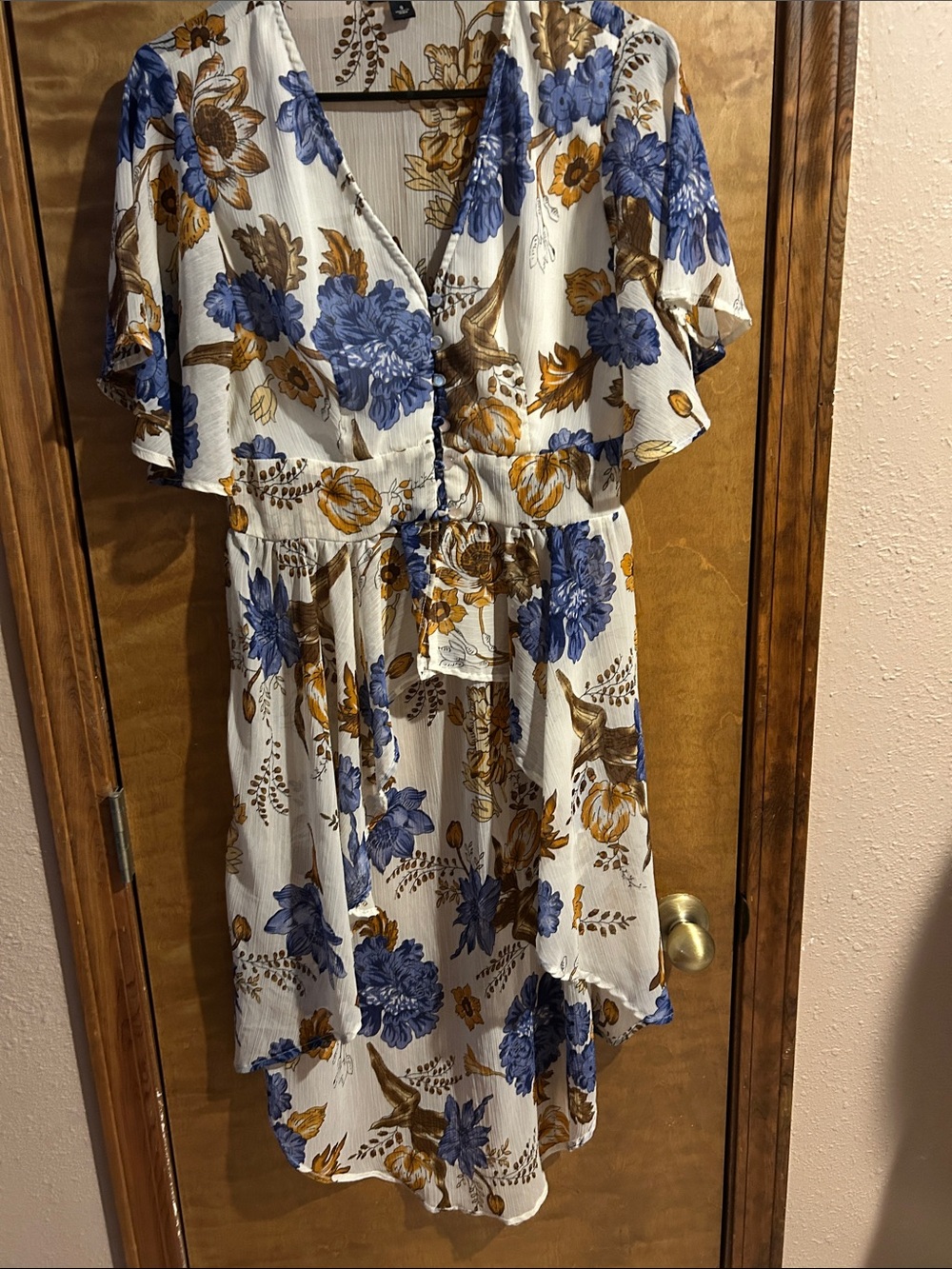 High-Low Floral Top in White with Blue & Brown Blooms - Excellent Condition